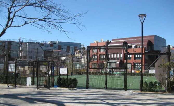 前野公園ボール遊び広場