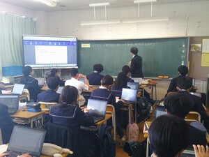 写真：定期試験前の振り返りの授業の様子