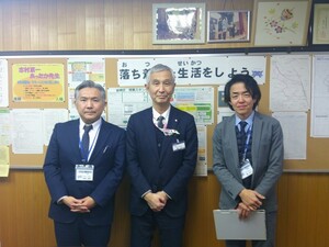 写真：高橋校長（左）、畑副校長（右）と