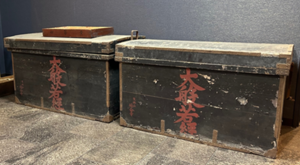 図2　旧経櫃・旧経箱（中台延命寺所蔵）