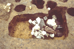 松月院境内遺跡第1地点出土中世遺物100号ピット