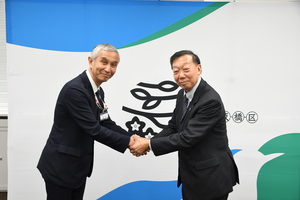 協定締結時の写真2