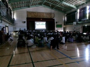 写真：交通安全教室（高島平警察署の皆さんによる）の様子