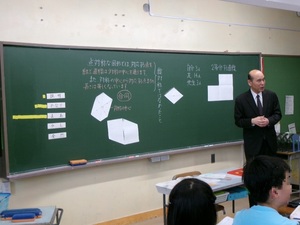写真：鏑木先生の模範授業の様子