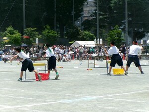 写真：板橋第三中学校「ペアチャレンジ投」の様子