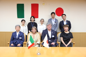 ボローニャ・チルドレンズ・ブックフェア事務局長と板橋区長