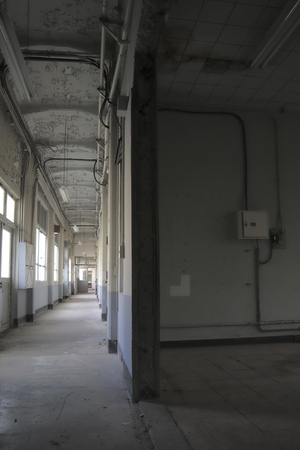 旧理研板橋分所の1号室から廊下を望む