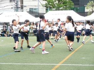 写真：2年生の表現活動のようす