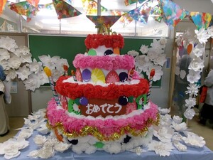 写真：児童が作成した70周年記念ケーキ