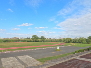 戸田橋陸上競技場アスファルト部分