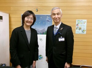 写真：桝田校長（左）と