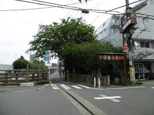 下頭橋と六蔵祠の写真