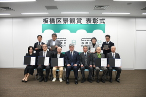 受賞者全体の記念撮影写真