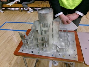 写真：ジオラマを作製した生徒の作品