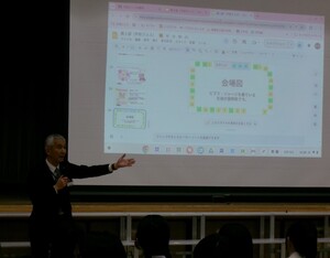 写真：生徒の前で感想を述べる長沼